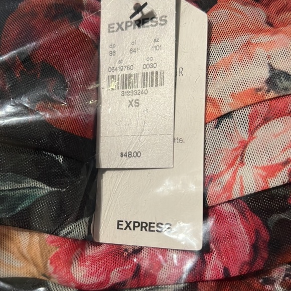 Body Contour Floral Mesh Cropped Top With Removable Cups - Picture 4 of 4